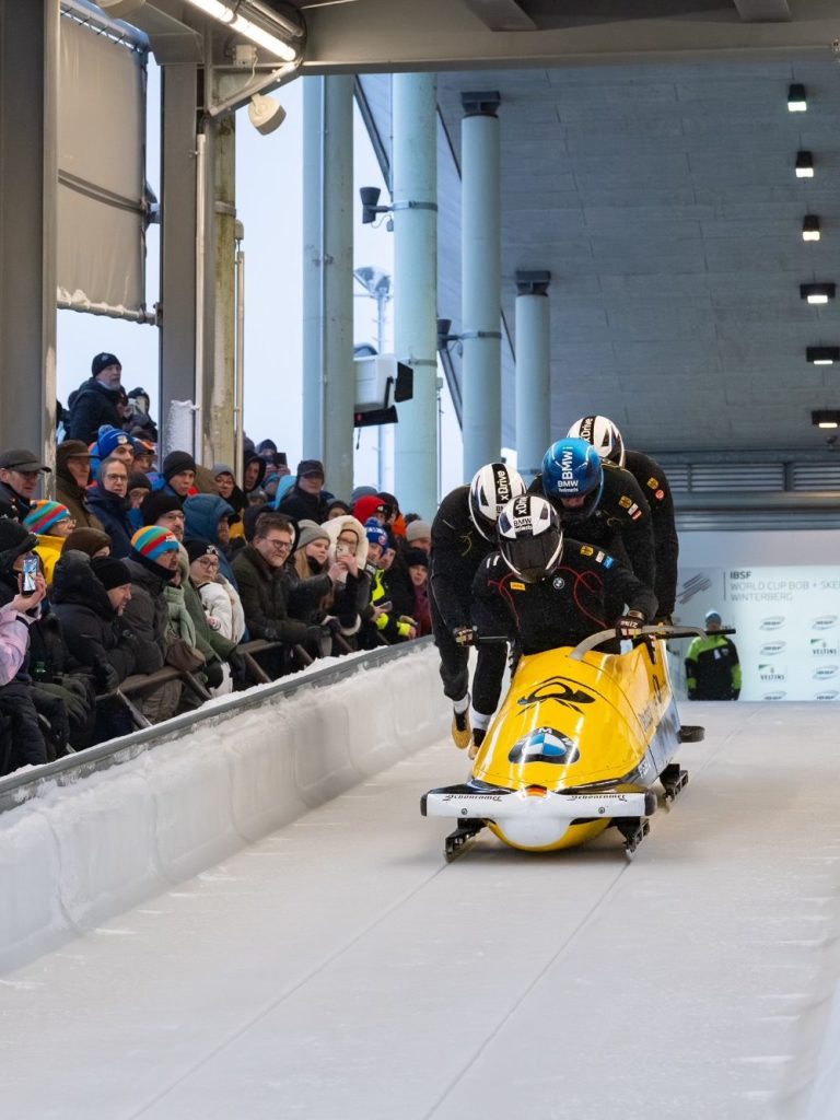 Bobteam Klein Spurschlitten Worldcup Winterberg 4er-Bobstart